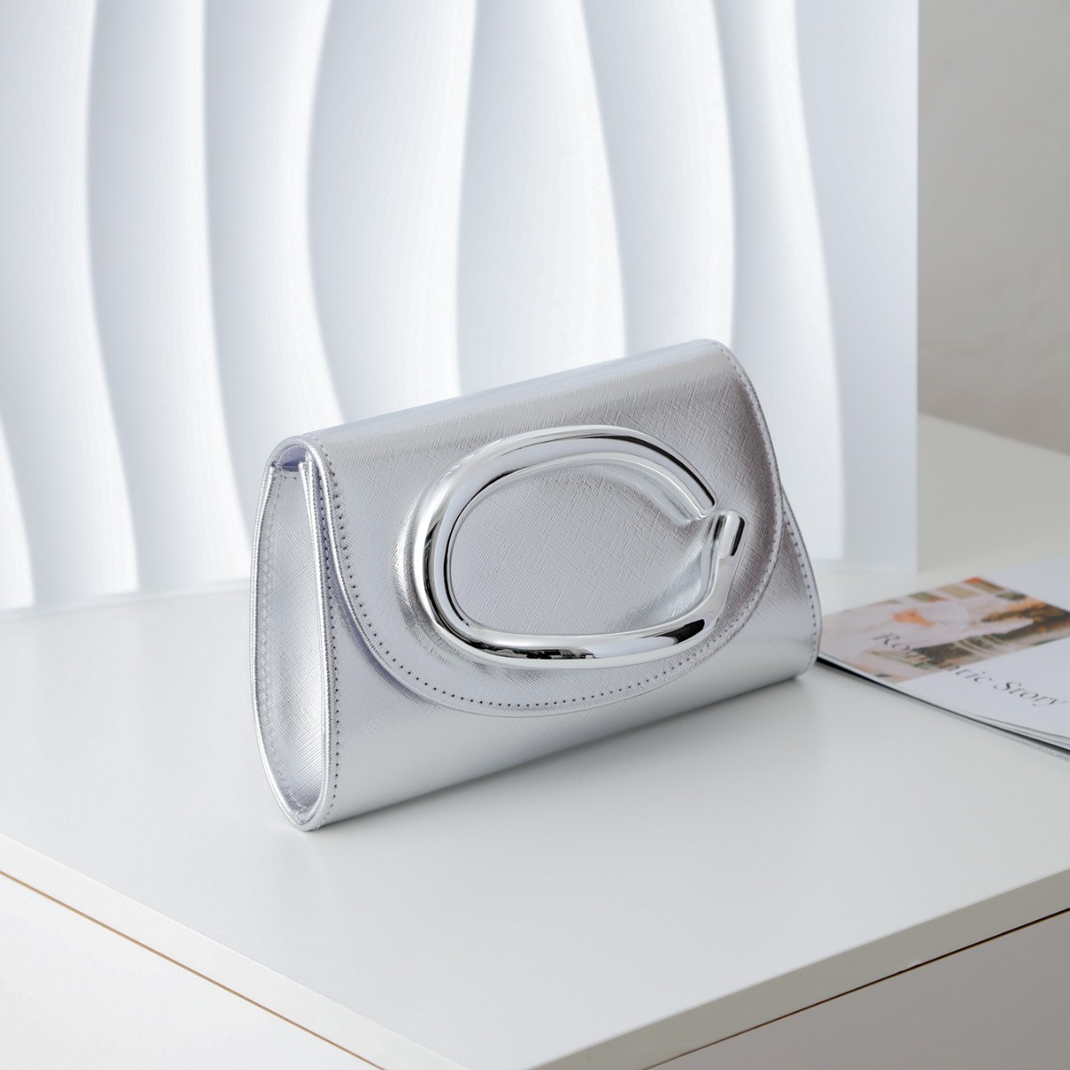 Textured silver PU hand-held d - Women Handheld Bags 评论和价格